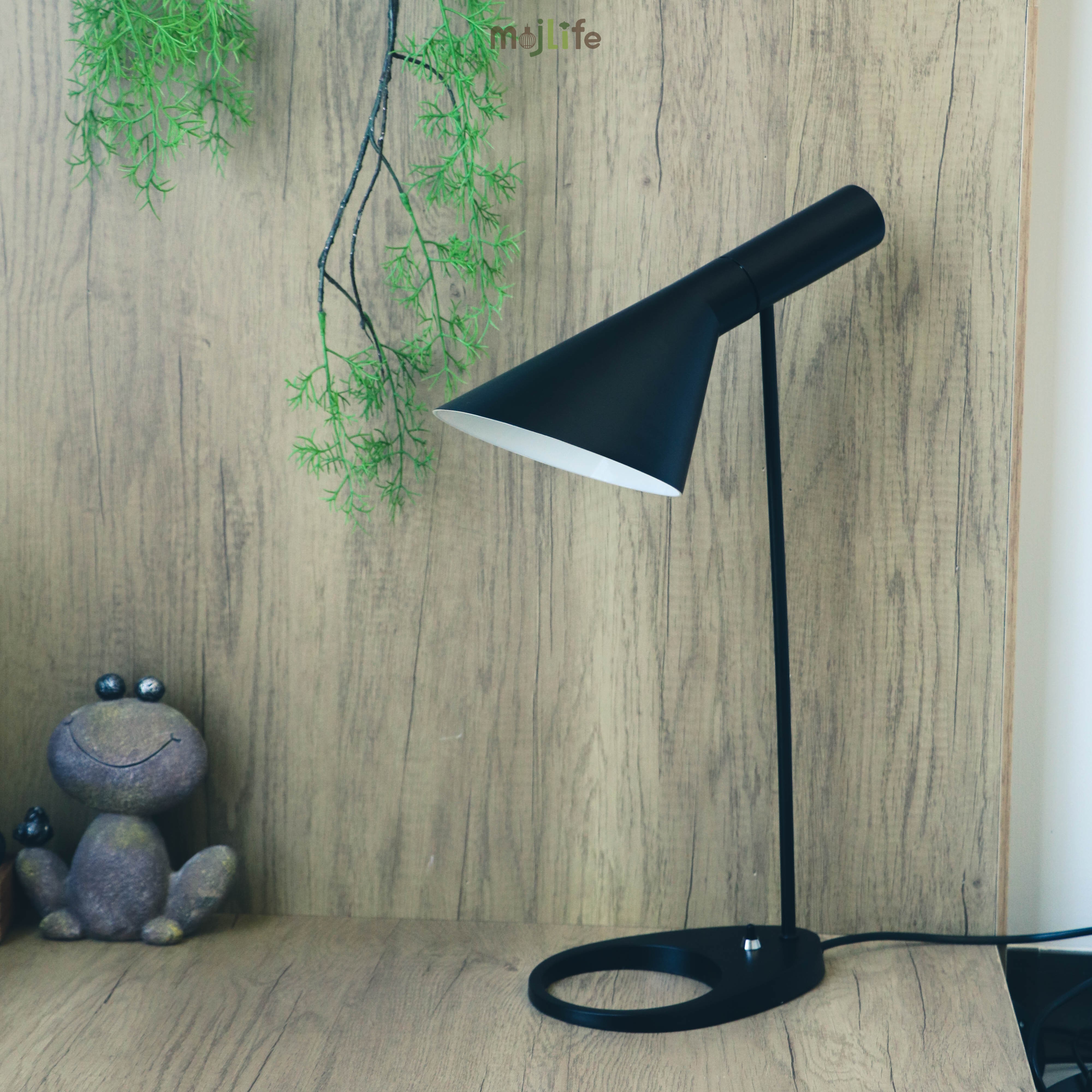 Classic Directional Asymmetrical Metal Table Lamp