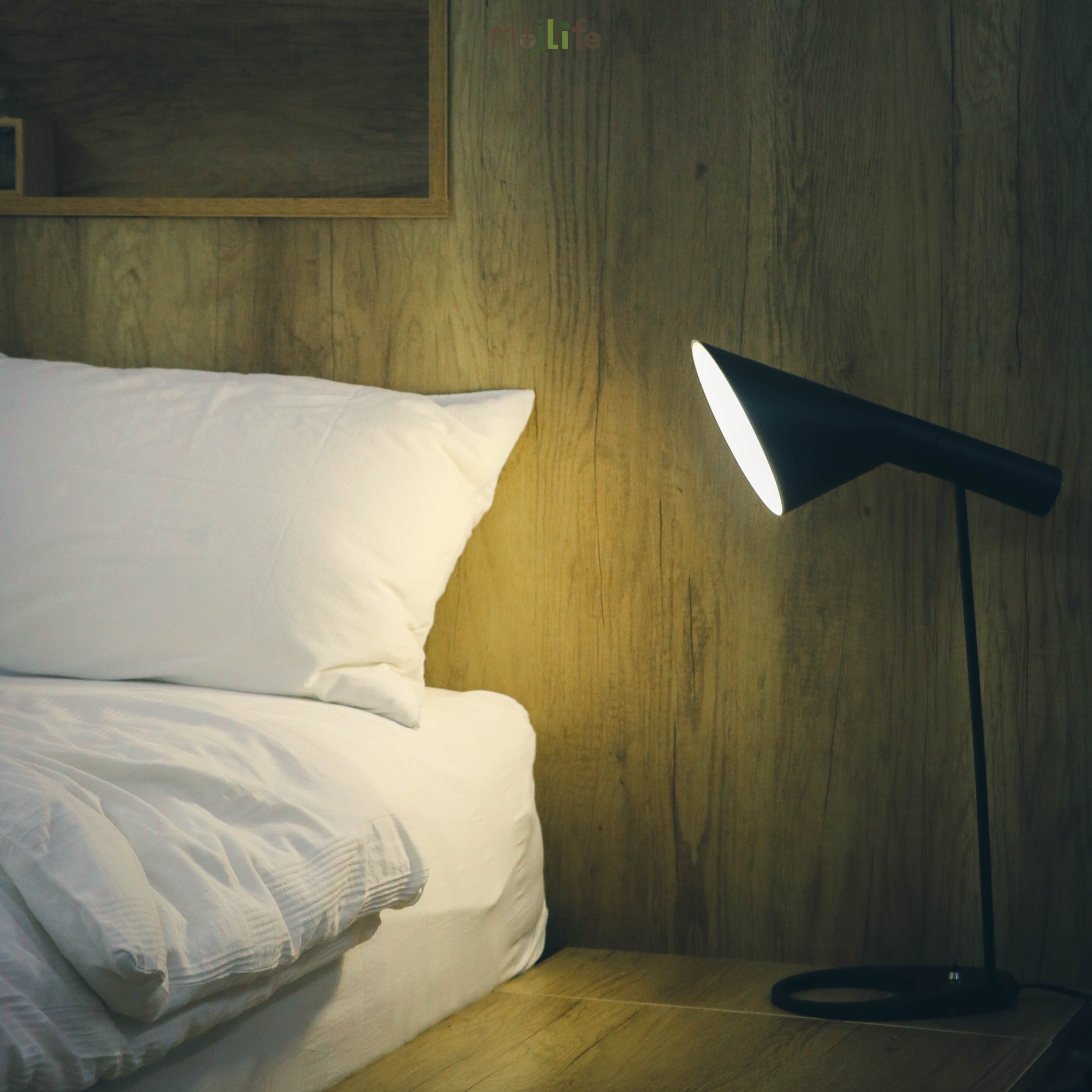 Classic Directional Asymmetrical Metal Table Lamp