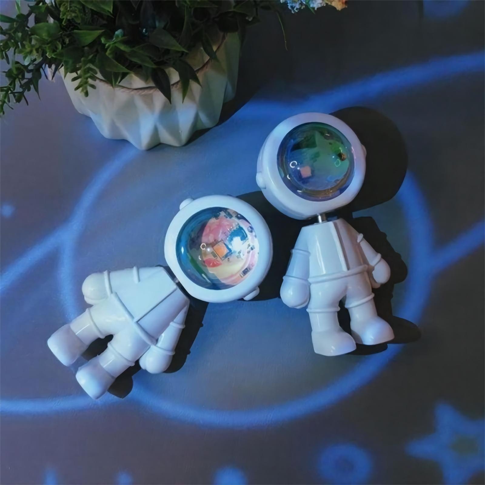 Astronaut Sunset Table lamp