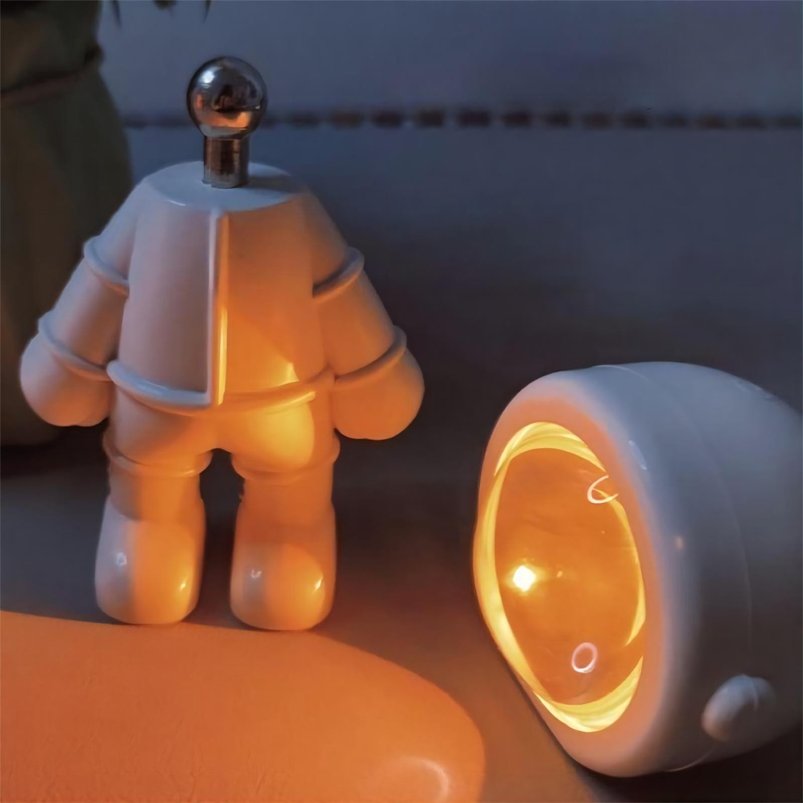 Astronaut Sunset Table lamp
